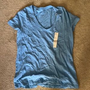 Universal Thread NWT V-Neck Short Sleeve T-Shirt Size Medium